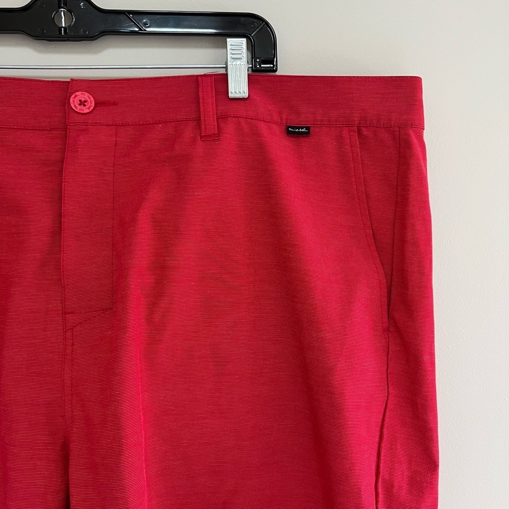 Travis Mathew Beck 10" Men's Performance Golf Shorts in Red, size 42 - Picture 3 of 9
